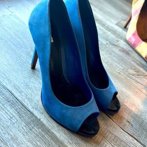 Schultz Imported Brazilian Suede Open Toed Blue Pumps